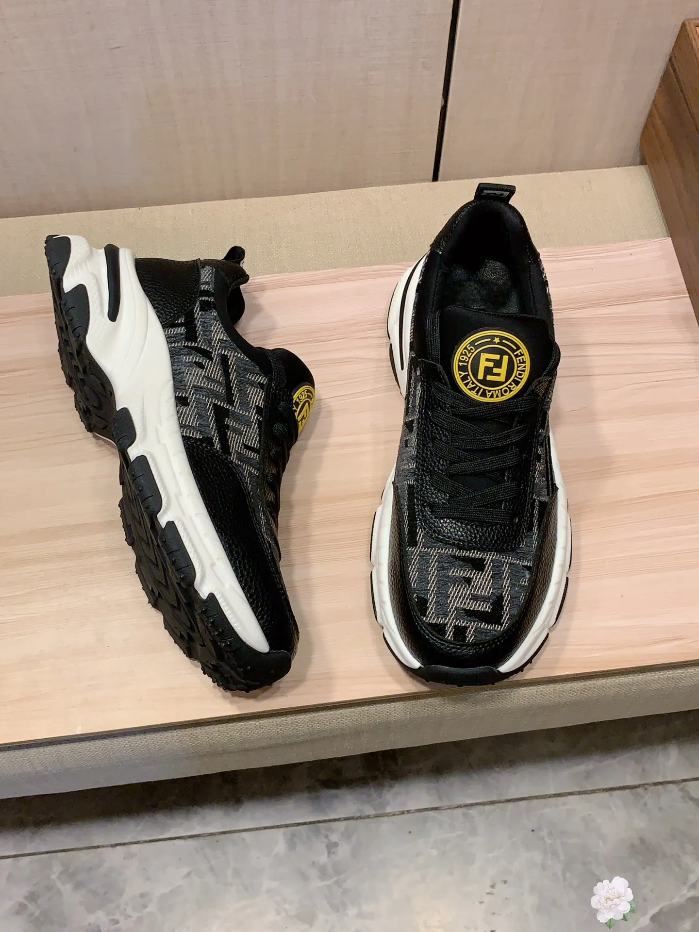 Men's men's shoes💰460💰💰🎩🎩[Lightning][Lightning] "FENDI*" The latest and most popular casual shoes, top brand [Seduce] luxury~purchase, top~quality. [Strong] The upper is made of imported breathable cowhide with material ➕ breathable sheepskin feet (•) and fine workmanship. The original stylish and stylish soft rubber wear-resistant and non-slip outsole is light and comfortable on the feet. The real thing looks better when photographed in person. 111: code: 38-44, 3️⃣ colors selected